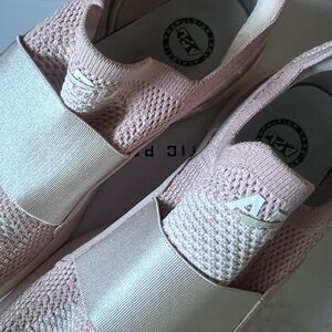 Women’s APL TechLoom Bliss sneakers in Bliss Rose Dust/Nude size 9.5 VGUC